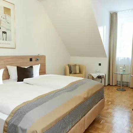 Mueller Cafe & Wein - Mondholzhotel 3* Veitshochheim