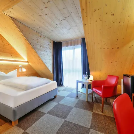 Mueller Cafe & Wein - Mondholzhotel Hotel 3*