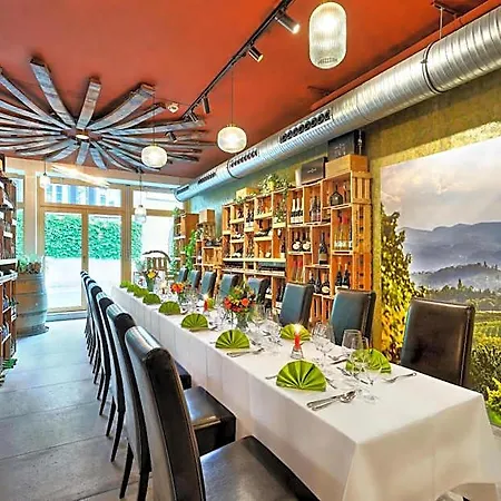 Mueller Cafe & Wein - Mondholzhotel 3*
