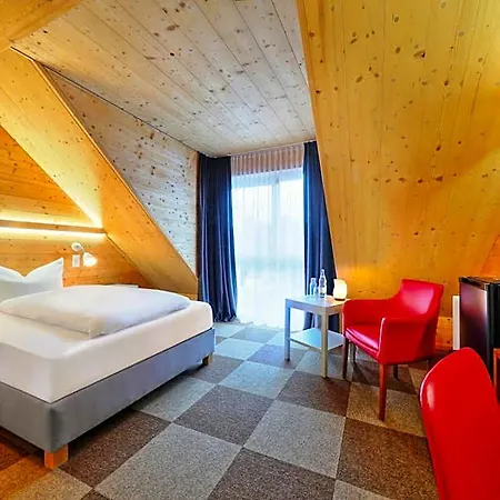 Отель Mueller Cafe & Wein - Mondholzhotel