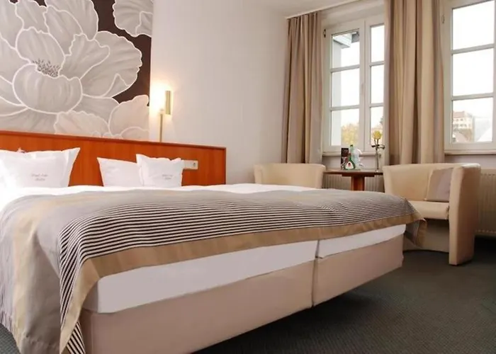 Mueller Cafe & Wein - Mondholzhotel
