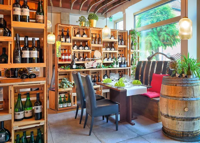 Mueller Cafe & Wein - Mondholzhotel Hotel
